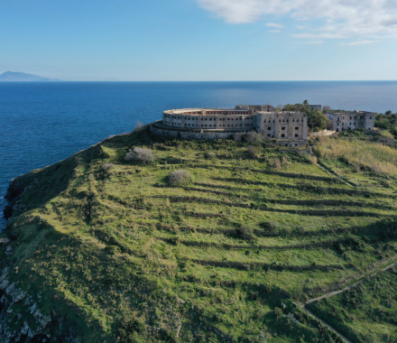 Macioce e Invitalia sopralluogo congiunto per i 230 anni dall’apertura dell’ex carcere borbonico di Santo StefanoVentotene_0